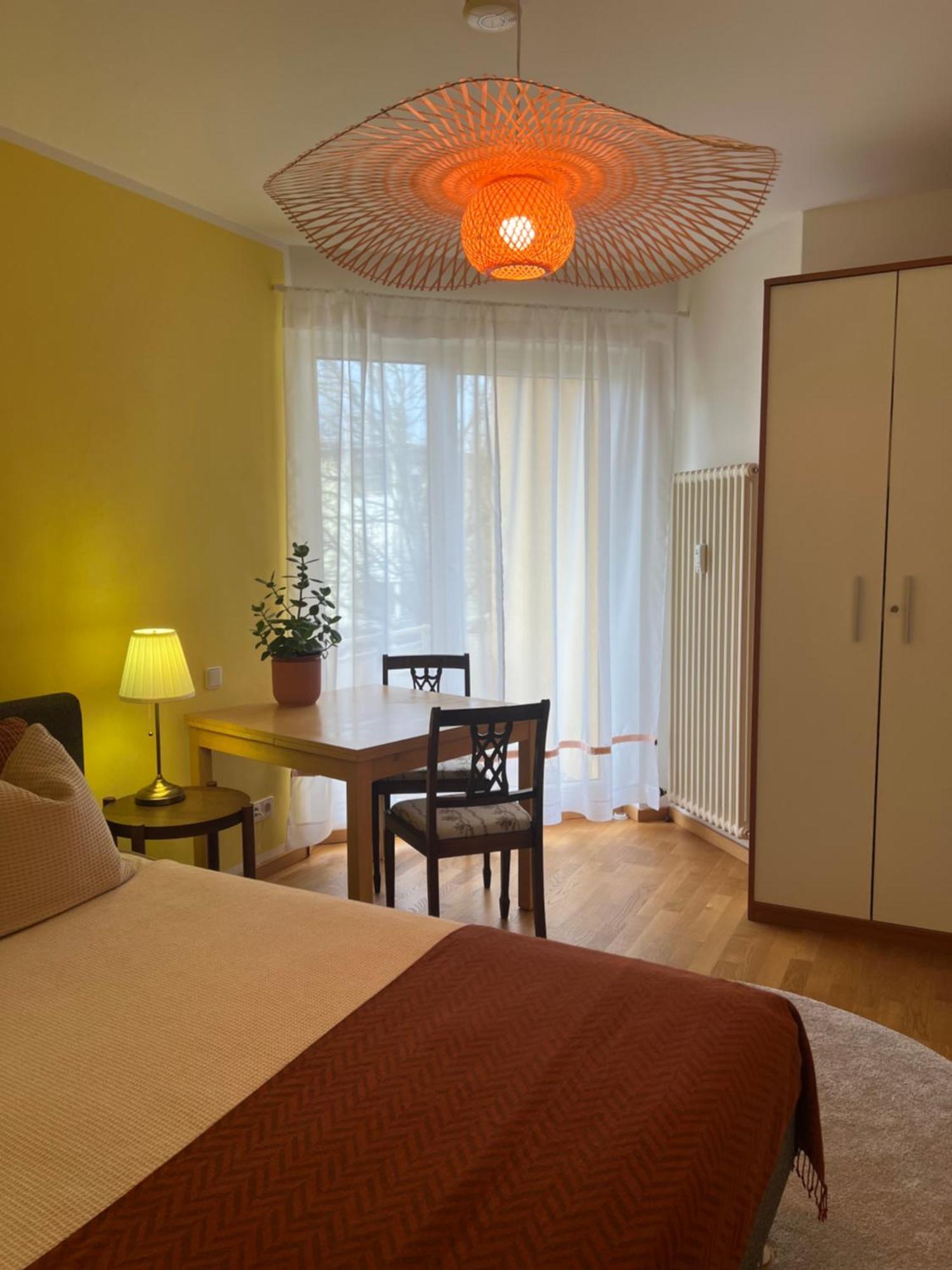 Privatunterkunft Kleiner Balkon In Muenchen West Exterior photo